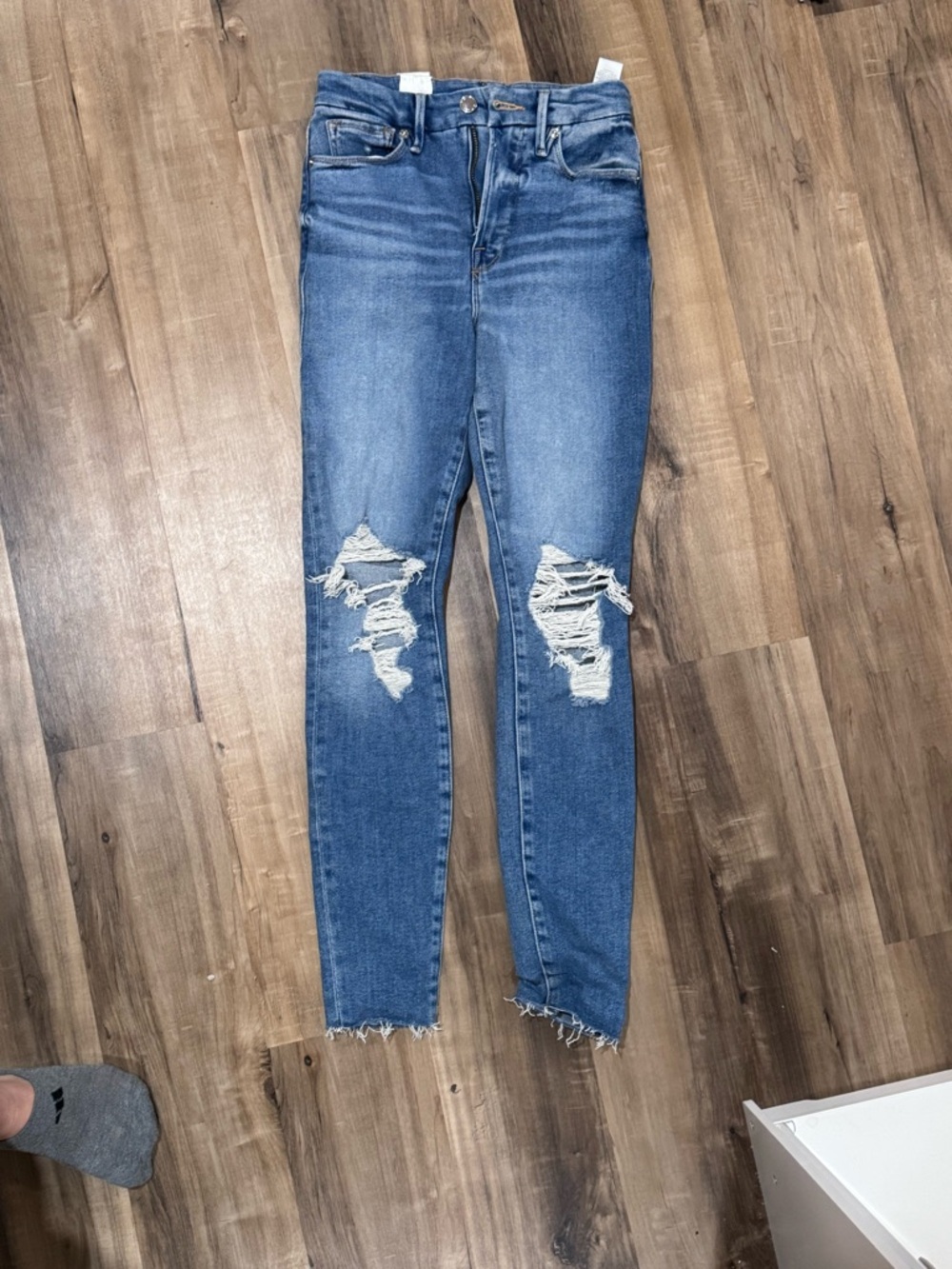 Good American Distressed Skinny Jeans - Medium Blue